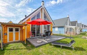 Outdoor dining - 3 bedroom awesome home in Wandlitz (Wandlitz)