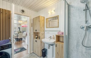 Shower - 3 bedroom awesome home in Wandlitz (Wandlitz)