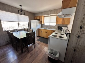 Private kitchen - Covered Deck & Grill: Cozy Greer Hideaway! (Greer)