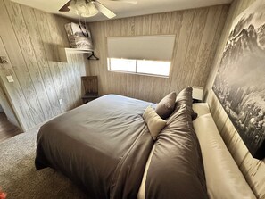 Room - Covered Deck & Grill: Cozy Greer Hideaway! (Greer)