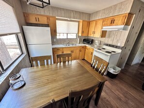 Coffee/tea maker, fridge, microwave, oven - Covered Deck & Grill: Cozy Greer Hideaway! (Greer)