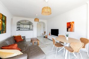 TV - Apartment Burriana, 2 bedroom (Nerja)