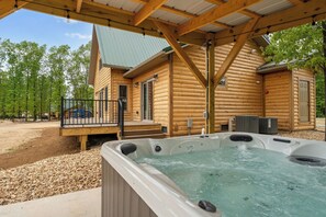 A wooden cabin with a hot tub, a covered deck, and a small building with a door. - True Log Cabin Near Thunder Ridge & Big Cedar_Pvt Hot Tub_Free Attraction Tickets_Bonus Loft (Ridgedale)