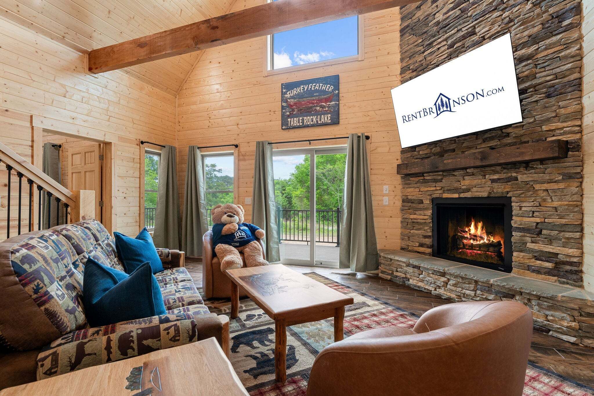 Smart TV, fireplace