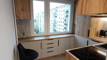 Fridge, oven, stovetop, dishwasher