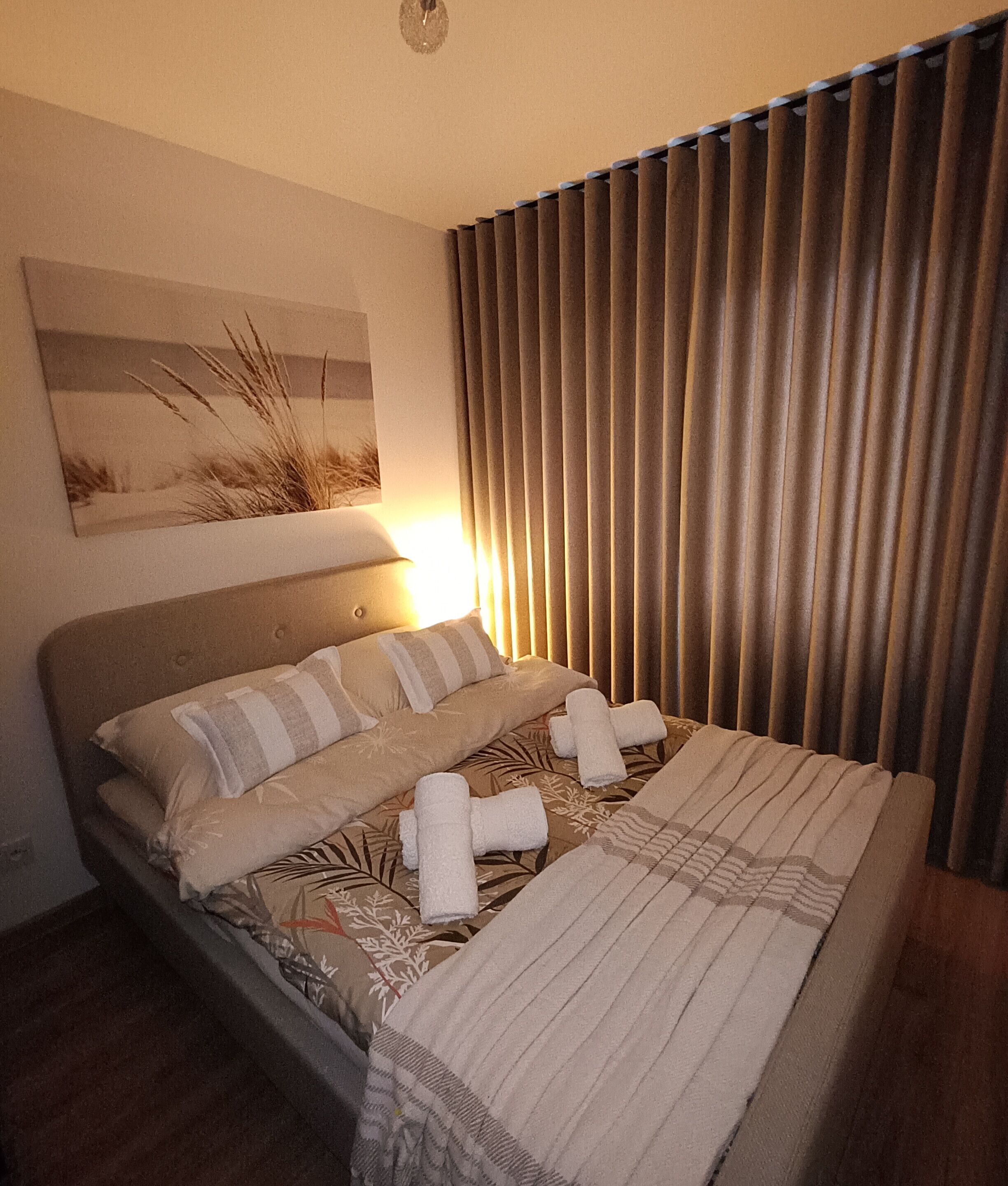 Iron/ironing board, WiFi, bed sheets