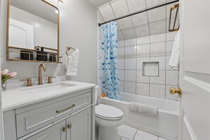 Hårtørrer, håndklæder, Sæbe, Toiletpapir
