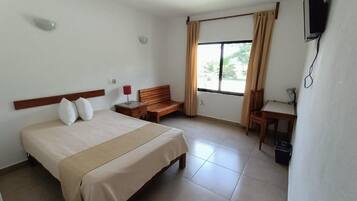 Habitació doble estàndard, vistes al jardí | Wifi gratuïta i habitacions accessibles amb cadira de rodes