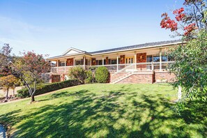 Exterior - The Lakehaven | Serene Lakeside Entertainer (Lake Albert)