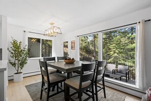 Dining - Blue Pine Retreat | Fully Updated Kingsbury Home W/ Hot tub | Lake Tahoe, NV | NVH0821 (Stateline)