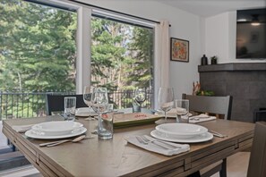 Dining - Blue Pine Retreat | Fully Updated Kingsbury Home W/ Hot tub | Lake Tahoe, NV | NVH0821 (Stateline)