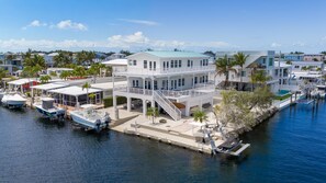 Exterior - Dolphin Paradise: Pool, Elevator, Waterfront with Dock (Key Largo)
