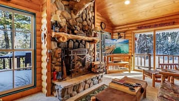 Smart TV, fireplace