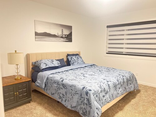 Cozy Edmonton Retreat Near West Edmonton Mall