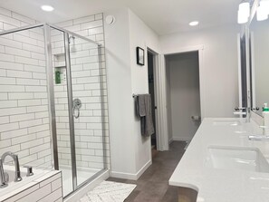 Bathroom - Cozy Edmonton Retreat Near West Edmonton Mall (Edmonton)