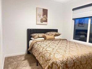 Room - Cozy Edmonton Retreat Near West Edmonton Mall (Edmonton)