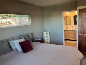2 bedrooms, iron/ironing board, WiFi, bed sheets - Beautiful private 2-bedroom ocean view house in soothing MorroBay (Morro Bay)
