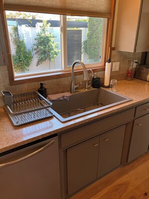 Private kitchen - Beautiful private 2-bedroom ocean view house in soothing MorroBay (Morro Bay)