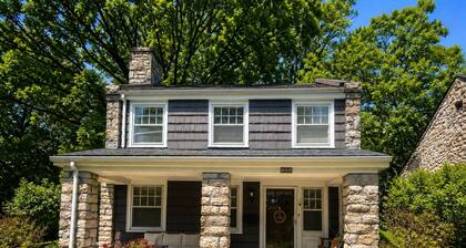 Rare 1905 Kansas City Stone Home, Walk to Free Streetcar, Sleeps 6–8, Patio Fire