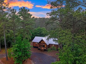 Exterior - The Whiskey Rose Cabin · Sleeps 6: Hot Tub, Fire Pit & King Suites (Broken Bow)