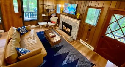 Vermont Cozy Cabin with Fireplace Near Hiking Trails, Stratton, Manchester