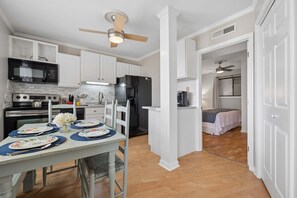 Dining - Beach Resort Stay | Ocean Views, Pool, Bunk Beds, Sleeps 7, Walkable to Coligny Plaza! (Hilton Head Island)