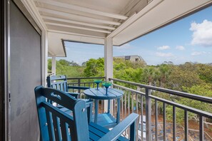 Property grounds - Beach Resort Stay | Ocean Views, Pool, Bunk Beds, Sleeps 7, Walkable to Coligny Plaza! (Hilton Head Island)