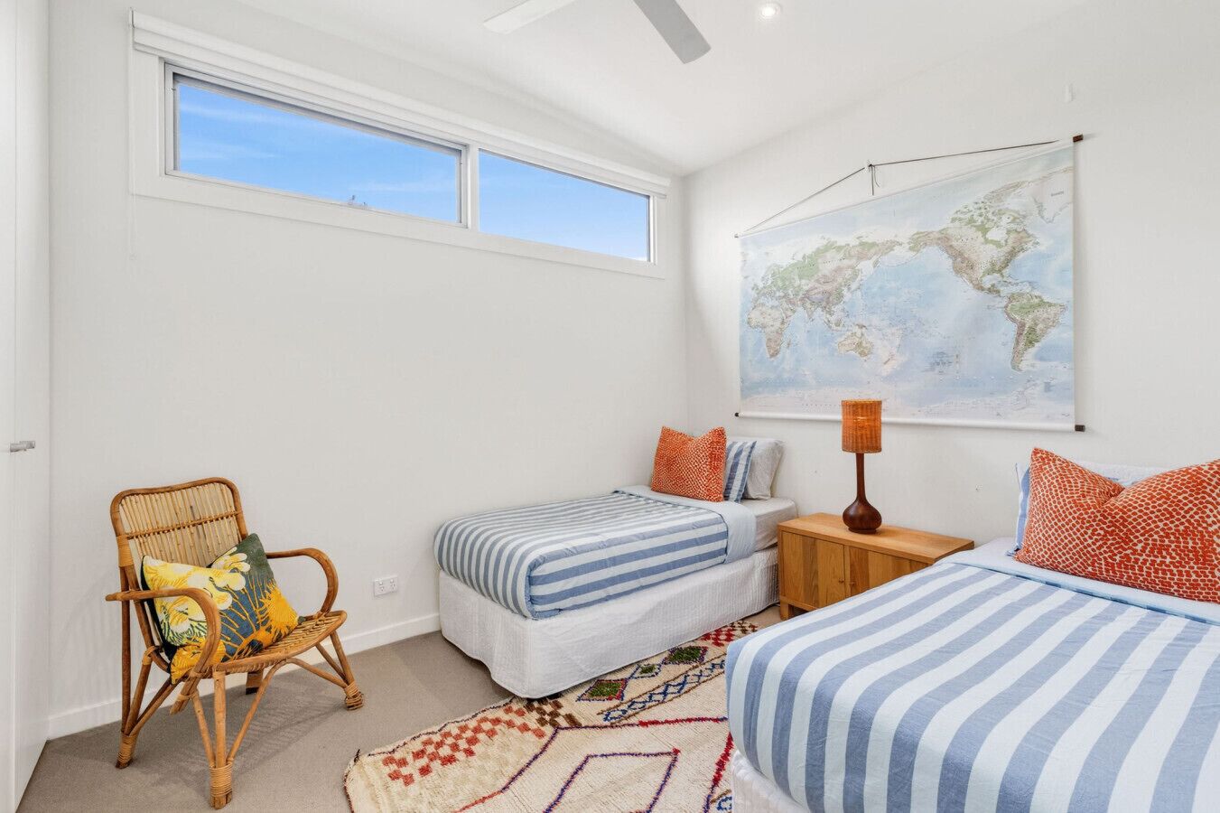 3 bedrooms, iron/ironing board, WiFi, bed sheets