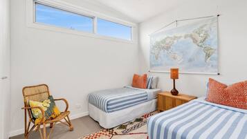 3 bedrooms, iron/ironing board, WiFi, bed sheets