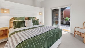 3 habitaciones, tabla de planchar con plancha, wifi y ropa de cama 