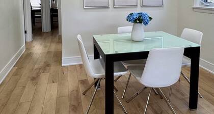 A Light-filled Nordic-Style Haven Near Beach, Greektown & Danforth (10 Mins)