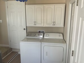 Interior - 3-bedroom house in lovely Toms River with AC and comfort (Toms River)