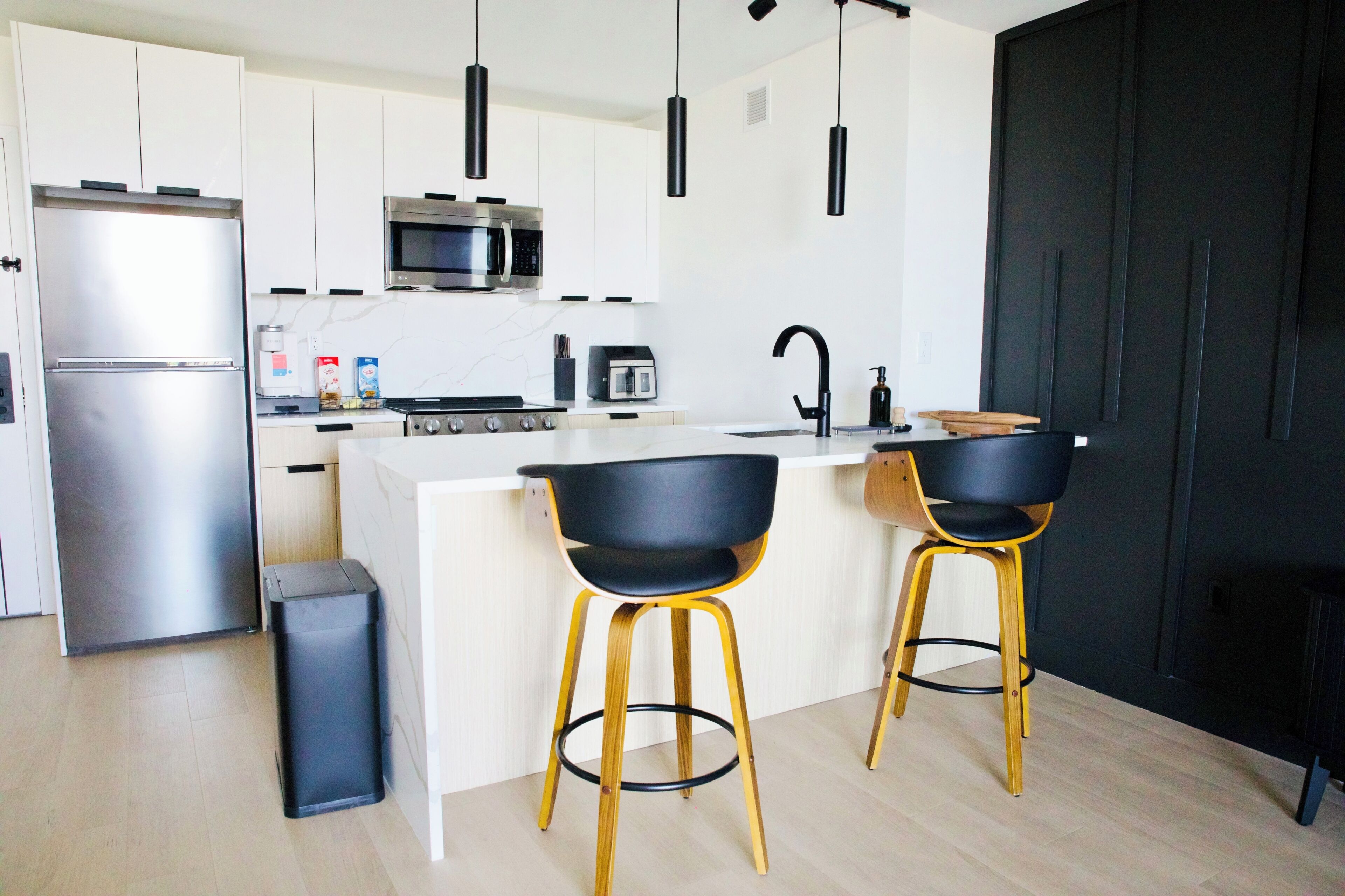 Refrigerador, microondas, horno, placa de cocina
