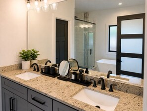Bathroom -     Stylish Retreat Near Downtown (Atlanta)