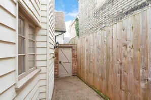 Property grounds - Contemporary Cottage - Sleeps 4 plus Patio (Hertfordshire)