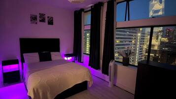 Iron/ironing board, WiFi, bed sheets