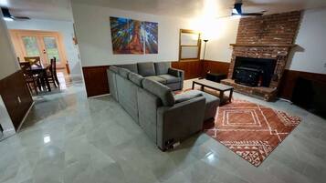 TV, fireplace