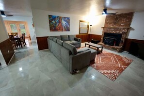 TV, fireplace - Stay at Hey House! - Queen suite #2 (Buena Vista)