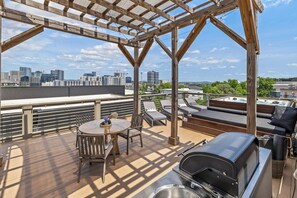 Outdoor dining - Rooftop Hot Tub, Skyline View, 6BR, 5 mins to Broadway (Nashville)