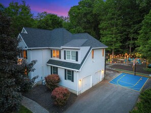 Exterior - Heated Pool, Mini Golf, Bowling, Hot Tub, GameRoom (East Stroudsburg)
