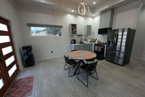Private kitchen - Stay at Hey House! - Queen suite #3 (Buena Vista)