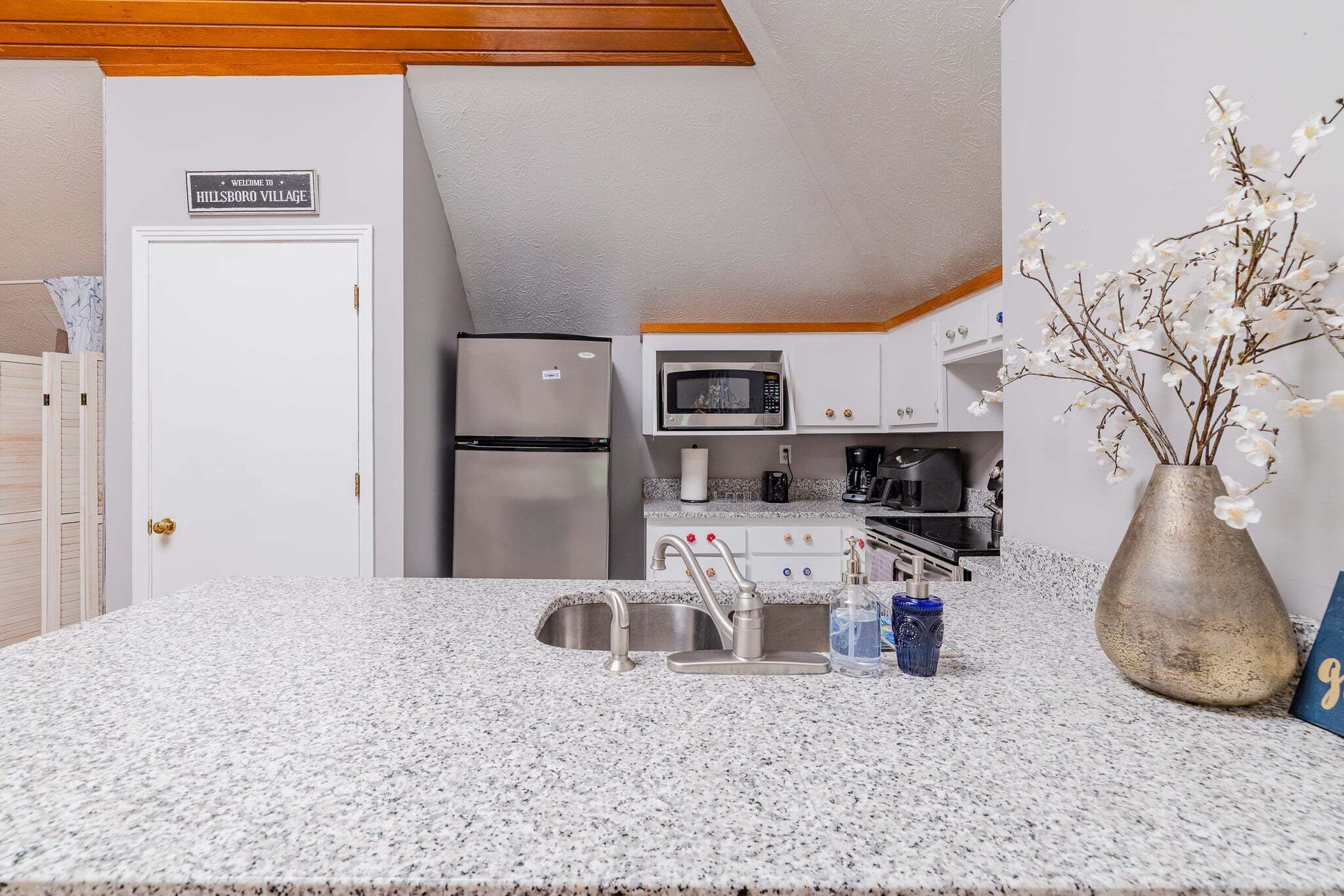 Fridge, microwave, coffee/tea maker, toaster