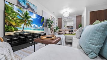 Smart TV, libros y biblioteca musical