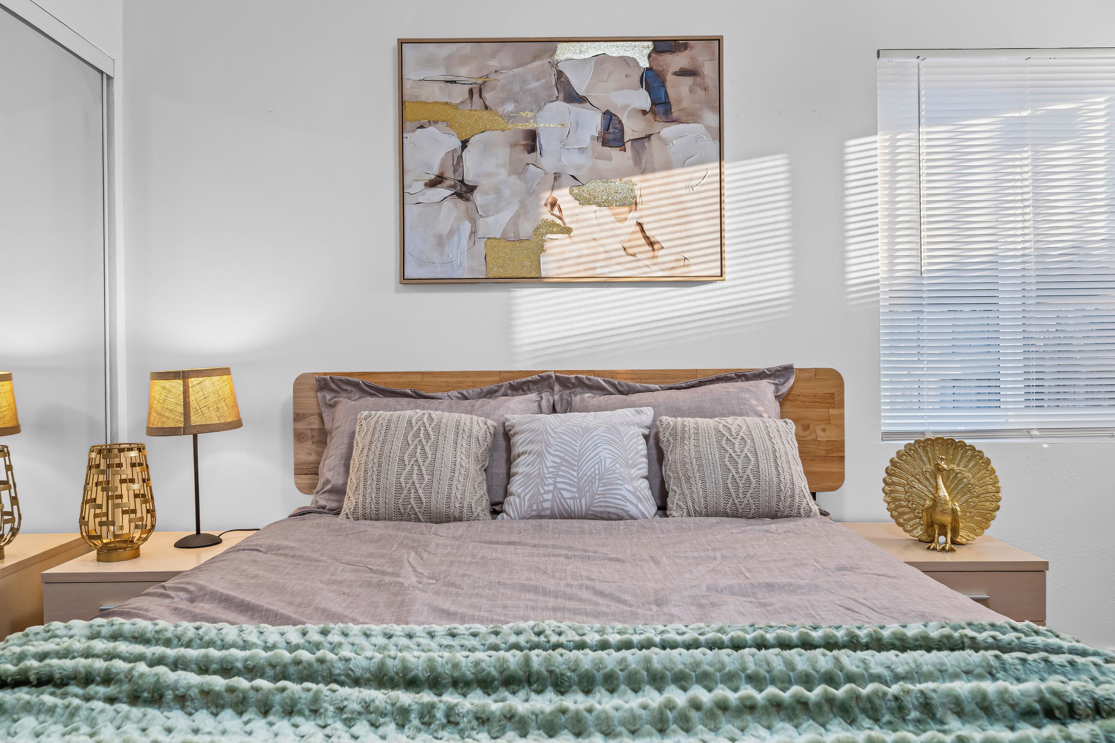 4 habitaciones, escritorio, tabla de planchar con plancha y wifi gratis 