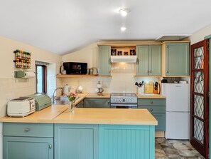 Microwave, oven - The Coach House, Dulverton (Dulverton)