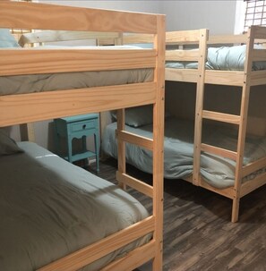 3 chambres, fer et planche à repasser, Wi-Fi gratuit, draps fournis