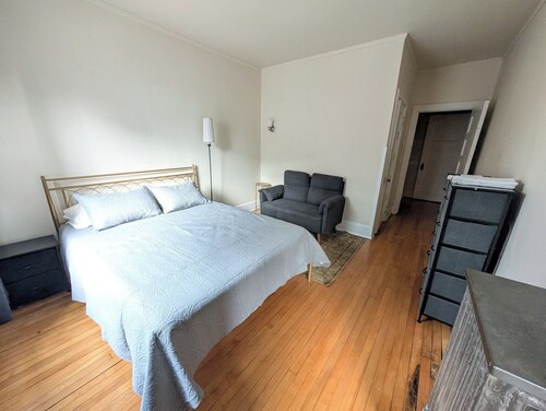 Spacious & Charming 4 BR near Downtown