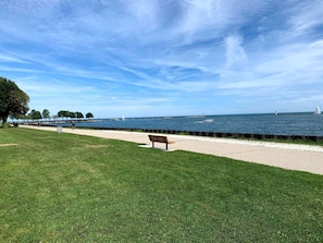 Beach - Spacious & Charming 4 BR near Downtown (Milwaukee)