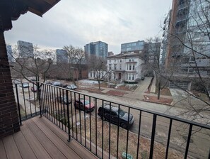 Property grounds - Spacious & Charming 4 BR near Downtown (Milwaukee)
