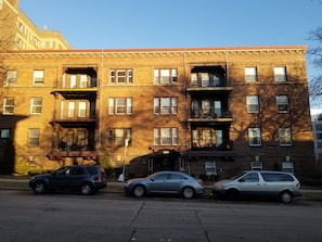 Exterior - Spacious & Charming 4 BR near Downtown (Milwaukee)